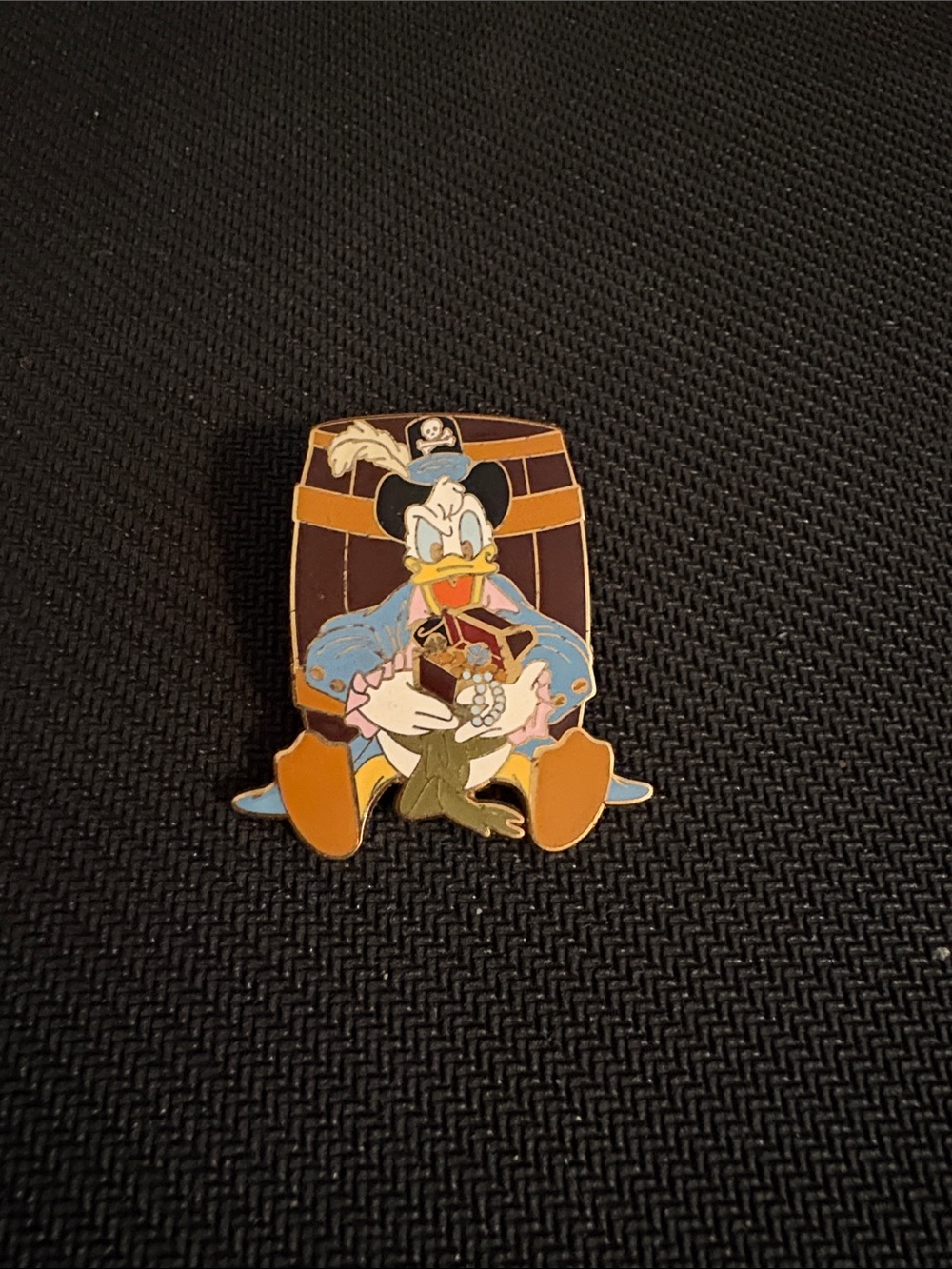 2007 Donald Duck Pirate Treasure Enamel Pin — Multicolor